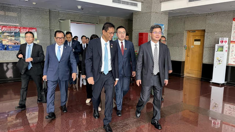 Menteri Keuangan Purbaya Yudhi Sadewa bertemu Menteri Keuangan Republik Rakyat Tiongkok (RRT) Lan Fo'an di Beijing, China. Foto: Kemenkeu RI