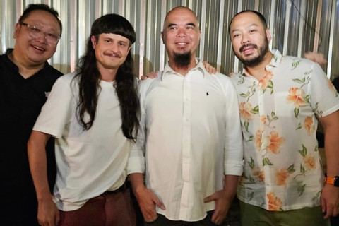Ahmad Dhani bersama Oliver Tree. Foto: Instagram/@ahmaddhaniofficial