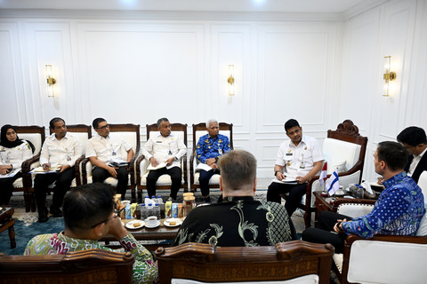 Gubernur Sumatera Utara (Sumut) Bobby Nasution beserta jajaran saat menerima audiensi Duta Besar Finlandia Pekka Kaihilahti di Kantor Gubernur Sumut, Medan, Rabu (17/6/2026). Foto: Pemprov Sumut