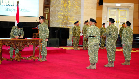 Kasum TNI Letjen TNI Richard Tampubolon memimpin Acara Sertijab Komandan Sekolah Staf dan Komando (Dansesko) TNI dan Panglima Komando Gabungan Wilayah Pertahanan (Pangkogabwilhan) II di Mabes TNI, Jakarta, Rabu (17/6/2026). Foto: Puspen TNI
