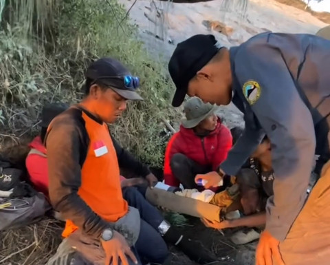 Satu pendaki ilegal yang ditinggalkan rombongan ditemukan tim gabungan saat patroli di kawasan Gunung Semeru. Foto: Istimewa