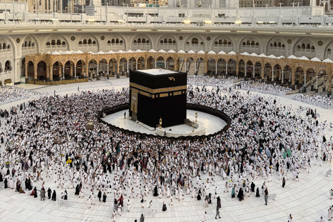 Umat Islam dari berbagai negara melakukan tawaf di Masjidil Haram, Makkah, Arab Saudi, Rabu (17/6/2026) waktu setempat. Foto: Citro Atmoko/ANTARA FOTO