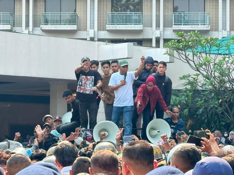 Kericuhan terjadi saat proses eksekusi pengosongan lahan eks Hotel Sultan di Blok 15 kawasan Gelora Bung Karno (GBK), Jakarta, Kamis (18/6/2026). Foto: Kevin Daniel/kumparan