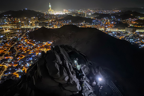 Umat Islam berziarah di Gua Hira, Jabal Nur, Makkah, Arab Saudi, Kamis (18/6/2026). Foto: ANTARA FOTO/Citro Atmoko