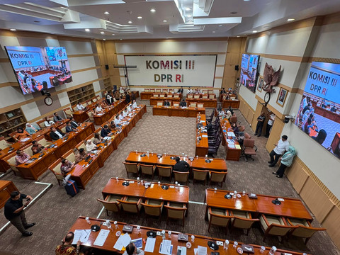 Suasana Rapat dengar Pendapat (RDP) dan Rapat Dengar Pendapat Umum (RDPU) Komisi III DPR RI dengan Dirkrimum Polda Metro Jaya, Perwakilan Korban Travel Umrah Hananiah beserta Kuasa Hukum di Kompleks Parlemen, Senayan, Jakarta, Kamis (18/6/2026).  Foto: Jeni Ritanti/kumparan