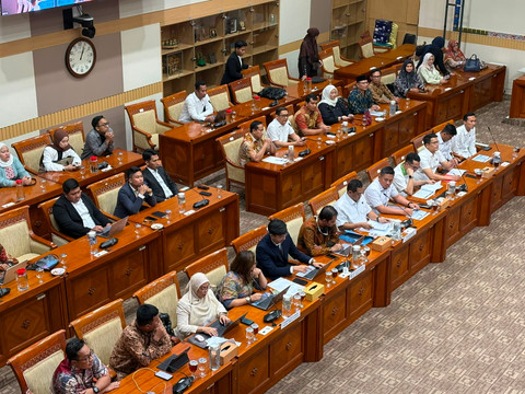 Suasana Rapat dengar Pendapat (RDP) dan Rapat Dengar Pendapat Umum (RDPU) Komisi III DPR RI dengan Dirkrimum Polda Metro Jaya, Perwakilan Korban Travel Umrah Hananiah beserta Kuasa Hukum di Kompleks Parlemen, Senayan, Jakarta, Kamis (18/6/2026).  Foto: Jeni Ritanti/kumparan