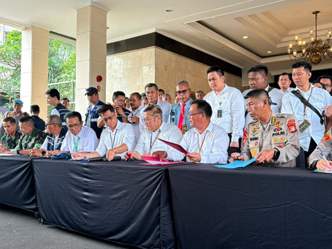 Pembacaan berita acara eksekusi dan berita acara penyerahan barang-barang milik termohon kepada pemohon terkait eksekusi eks Hotel Sultan, Jakarta, (18/6/2026). Foto: Kevin Daniel/kumparan