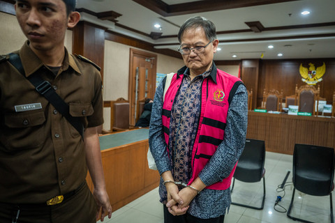 Terdakwa kasus dugaan korupsi dan TPPU terkait investasi MDI Venture dan BRI Ventures ke PT Tani Group Indonesia (Tanihub) Donald Surjana Wihardja berjalan keluar usai sidang pembacaan putusan di Pengadilan Tipikor, Jakarta, Kamis (18/6/2026). Foto: Bayu Pratama S/ANTARA FOTO