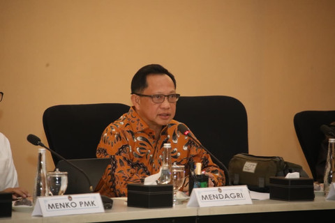 Mendagri sekaligus Kasatgas PRR Tito Karnavian menghadiri Rapat Tingkat Menteri Tim Pengarah Satgas PRR Pascabencana Sumatera di Kantor Kementerian Koordinator Bidang Pembangunan Manusia dan Kebudayaan (Kemenko PMK), Jakarta, Kamis (18/6/2026). Foto: Dok. Kemendagri
