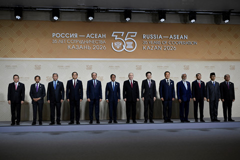 Para pemimpin negara dan delegasi berfoto bersama saat KTT Rusia-ASEAN yang memperingati 35 tahun kerja sama antara Rusia dan negara-negara ASEAN di Kazan, Rusia, Kamis (18/6/2026). Foto: Alexander Nemenov/REUTERS