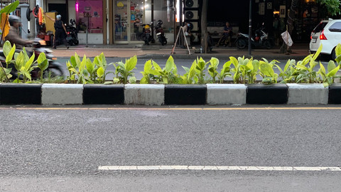 Lokasi pelajar di Surabaya, Gionaldo (16), dibacok oleh orang tak dikenal saat konvoi perayaan ulang tahun ke-99 Persebaya di Jalan Sumatera, Kecamatan Gubeng, Surabaya, Kamis (18/6/2026). Foto: Farusma Okta Verdian/kumparan