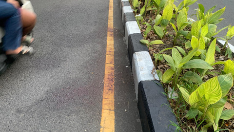 Lokasi pelajar di Surabaya, Gionaldo (16), dibacok oleh orang tak dikenal saat konvoi perayaan ulang tahun ke-99 Persebaya di Jalan Sumatera, Kecamatan Gubeng, Surabaya, Kamis (18/6/2026). Foto: Farusma Okta Verdian/kumparan