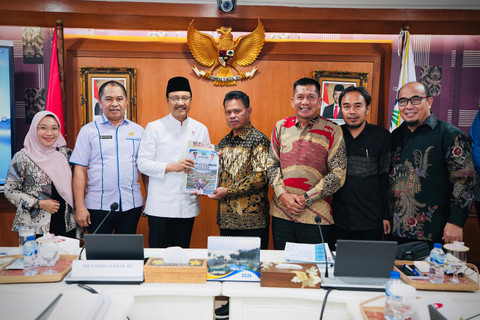 Gus Ipul pastikan pembangunan 8 Sekolah Rakyat permanen baru segera dimulai setelah lahan di 8 daerah disiapkan, Kamis (18/6/2026). Foto: Dok. Kemensos