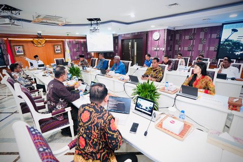 Bupati dan Wakil Bupati dari berbagai daerah menyampaikan kesiapan lahan pembangunan Sekolah Rakyat permanen saat audiensi bersama Menteri Sosial Saifullah Yusuf di kantor Kemensos, Jakarta, Kamis (18/5/2026). Foto: Dok. Kemensos