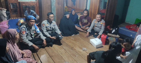 Rumah tempat balita yang terbakar saat ditinggal ayahnya nobar Piala Dunia. Foto: Dok. Polsek Tompobulu