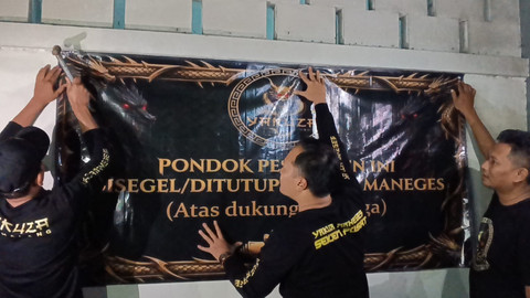 Ponpes Nurul Izzah Bululawang Malang yang disegel Yakuza Manages usai pengasuhnya jadi tersangka pelecehan seksual. Foto: Dok. kumparan
