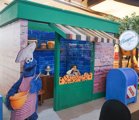 Liburan sekolah bisa playdate dengan Elmo & Friends di Lippo Mall Kemang.
 Foto: Dok. Istimewa