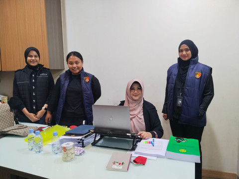 Tifauziah Tyassuma atau Dr Tifa di Polda Metro Jaya.  Foto: Dok. Kuasa Hukum Dr Tifa