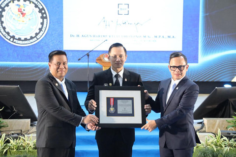 Wamendagri Bima Arya dorong lulusan IPDN tingkatkan kompetensi agar siap mengemban amanah sebagai kepala daerah di masa depan, Kamis (18/6/2026). Foto: Kemendagri RI
