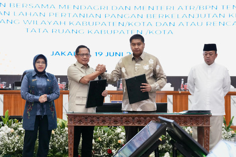 Dukung program 3 Juta Rumah Presiden Prabowo, Mendagri dan Menteri PKP tandatangani SKB kemudahan bagi MBR, Jumat (19/6/2026). Foto: Dok. Kemendagri