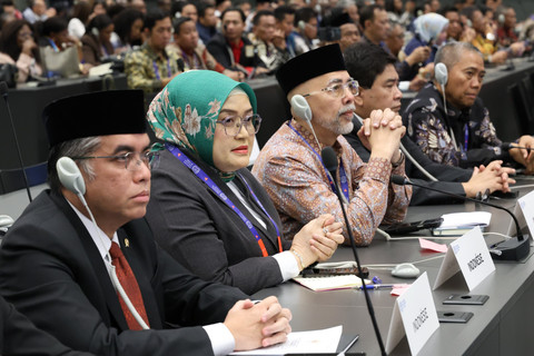 Menteri Ketenagakerjaan (Menaker) Yassierli dan Direktur Jenderal Pembinaan Hubungan Industrial dan Jaminan Sosial Tenaga Kerja Indah Anggoro, di Konferensi Perburuhan Internasional atau International Labour Conference (ILC) ke-114. Foto: Kemnaker RI
