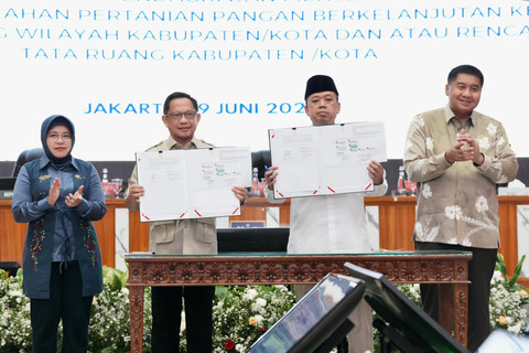 Mendagri dan Menteri ATR/BPN terbitkan SEB untuk integrasikan LP2B ke RTRW guna dukung swasembada pangan nasional, Jumat (19/6/2026). Foto: Dok. Kemendagri