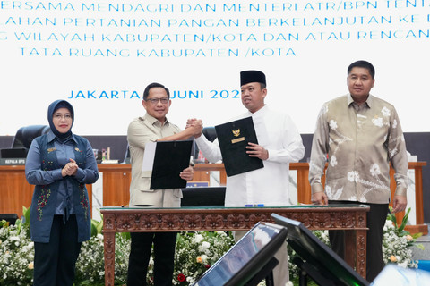 Mendagri dan Menteri ATR/BPN terbitkan SEB untuk integrasikan LP2B ke RTRW guna dukung swasembada pangan nasional, Jumat (19/6/2026). Foto: Dok. Kemendagri