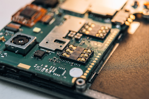 Ilustrasi Chip Smartphone. Foto: Scharfsinn/Shutterstock