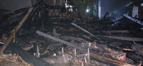 Rumah lansia di Kabupaten Jepara terbakar pada Jumat (19/6/2026) malam. Foto: Dok. Satpol PP dan Damkar Kabupaten Jepara