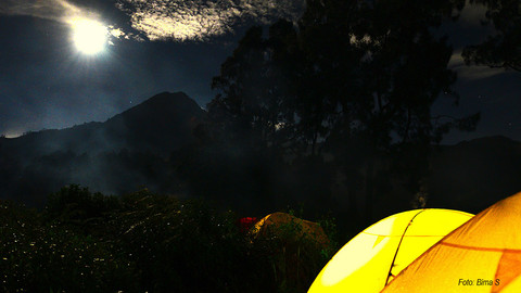Berkemah di gunung Rinjani. Foto: Bima S. Marioso.