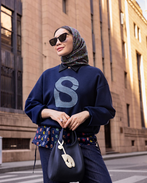 Inspirasi gaya outfit dari koleksi Buttonscarves x Nagita Slavina. Foto: koleksi Buttonscarves x Nagita Slavina