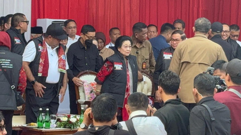 Ketua Umum PDIP Megawati Soekarnoputri, Gubernur DKI Jakarta Pramono Anung, dan Wakil Gubernur DKI Jakarta Rano Karno dalam acara Festival Bung Karno di Taman Proklamasi, Menteng, Jakarta Pusat, Sabtu (20/6/2026). Foto: Nasywa Athifah/kumparan