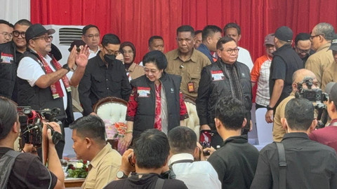 Ketua Umum PDIP Megawati Soekarnoputri, Gubernur DKI Jakarta Pramono Anung, dan Wakil Gubernur DKI Jakarta Rano Karno dalam acara Festival Bung Karno di Taman Proklamator, Menteng, Jakarta Pusat, Sabtu (20/6/2026). Foto: Nasywa Athifah/kumparan