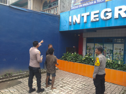 Anggota kepolisian melakukan olah TKP. Foto: Dok. Polsek Medan Helvetia