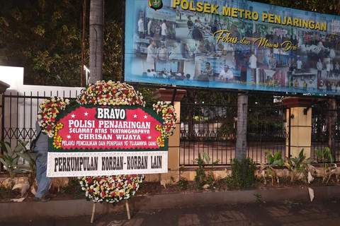 Polsek Penjaringan, Jakarta Utara dikirimi papan bunga puji penangkapan pelaku percobaan penculikan. Foto: Dok. Istimewa
