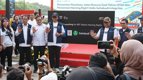 Gubernur DKI Jakarta Pramono Anung meresmikan penamaan baru untuk Halte Transjakarta Setiabudi menjadi Halte Setiabudi Integritas, Minggu (21/6/2026). Foto: Transjakarta