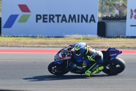 Salah satu pembalap muda yang berkompetisi pada kelas National Sport 250cc dalam Pertamina Mandalika Racing Series 2026 Round 2 di Pertamina Mandalika International Sirkuit, Lombok Tengah, Lombok, Nusa Tenggara Barat pada Sabtu (20/6/2026). Foto: Dok. Pertamina