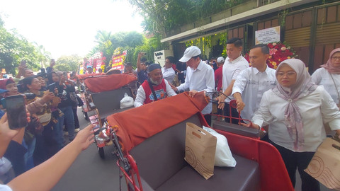 Presiden ke-7 Joko Widodo merayakan ultah ke-65 secara sederhana bersama masyarakat di kediamannya di Solo, Minggu (21/6/2026). Foto: kumparan