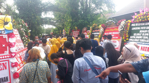Presiden ke-7 Joko Widodo merayakan ultah ke-65 secara sederhana bersama masyarakat di kediamannya di Solo, Minggu (21/6/2026). Foto: kumparan