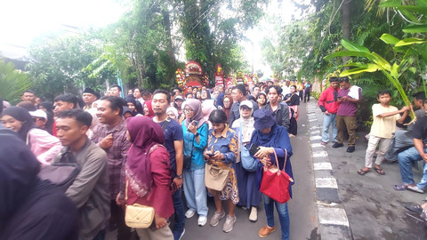 Presiden ke-7 Joko Widodo merayakan ultah ke-65 secara sederhana bersama masyarakat di kediamannya di Solo, Minggu (21/6/2026). Foto: kumparan