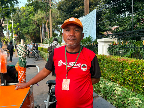 Rudi Yono (48) salah satu warga Tanah Abang, saat ditemui di Jakarta Pusat, Minggu (21/6/2026). Foto: Jeni Ritanti/kumparan