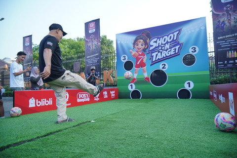 Beragam aktivitas menyenangkan yang bernuansa sepak bola turut memeriahkan kick-off Womens Soccer Trilogy 2026 yang berlangsung di kawasan Alun-alun Simpang 7 Kudus pada Minggu (21/6). Masyarakat antusias untuk memberikan dukungan terhadap tiga even Foto: Dok. Djarum Foundation