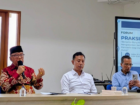 Mayjen Pol. (Purn.) Sidarto Danusubroto, saat menjadi pembicara utama dalam Forum Praksis Seri ke-21 akhir pekan lalu. Foto: Dok. Istimewa