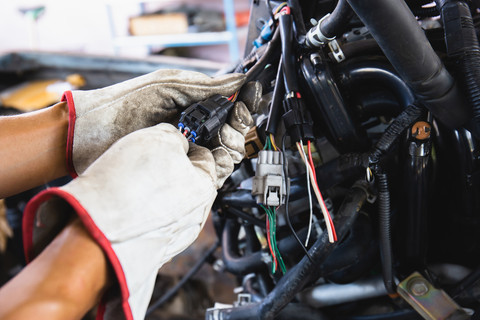 Ilustrasi wiring atau perkabelan industri otomotif. Foto: JU.STOCKER/Shutterstock