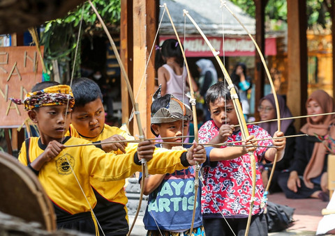 Kampung Lali Gadget menunjukkan bahwa permainan tradisional memiliki potensi besar dalam menciptakan pengalaman wisata yang ramah anak. Foto: Istimewa.