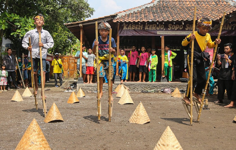 Kampung Lali Gadget menjadi ruang bermain dan belajar yang dihadirkan Penerima Apresiasi SATU Indonesia Awards 2021 Ahmad Irfandi bersama masyarakat sekitar. Foto: Istimewa.
