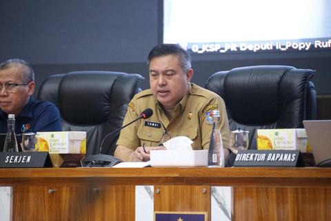 Sekjen Kemendagri Tomsi Tohir memimpin Rapat Koordinasi Pengendalian Inflasi Daerah yang berlangsung secara hybrid dari Kantor Pusat Kemendagri, Jakarta, Senin (22/6/2026). Foto: Kemendagri RI