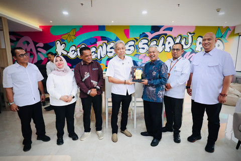 Wamensos Agus Jabo pastikan bantuan jadup bagi 3.417 jiwa di Bener Meriah segera disalurkan dan dorong percepatan usulan pembangunan Sekolah Rakyat, Senin (22/6/2026). Foto: Kemensos RI