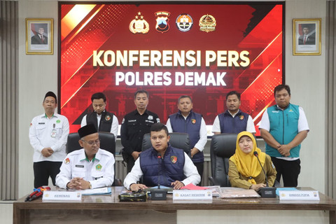 Jumpa pers kasus kekerasan seksual yang dilakukan pengasuh pondok pesantren Ma'had Azimul Quran Al Anfas di Polres Demak, Jawa Tengah. Foto: Dok. Istimewa