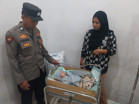 Bayi laki-laki down syndrome ditemukan tergeletak di samping rumah warga di Perum Griya Tonasa Kelurahan Pai, Kecamatan Biringkanaya, Kota Makassar, Sulsel, Jumat (19/6/2026). Bayi dibuang oleh orang tuanya.  Foto: Dok. Istimewa